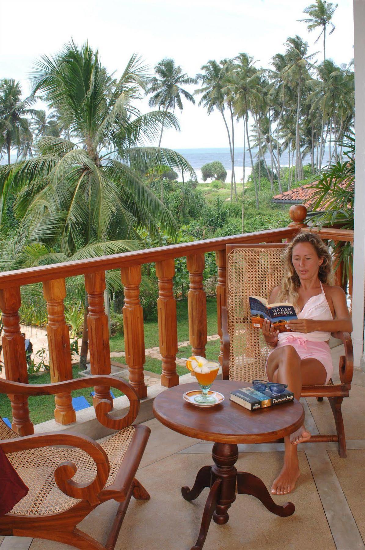 Wunderbar Beach Hotel Bentota Exterior photo